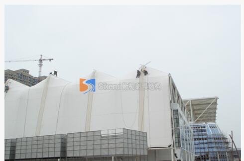 膜結(jié)構(gòu)遮陽(yáng)棚的安裝需注意哪些事項(xiàng)